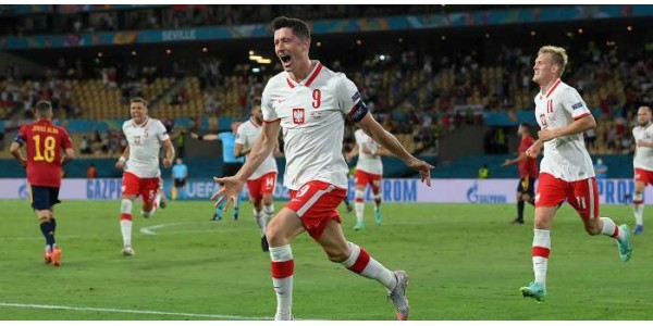 Selección de fútbol de España nie wygrał obu rund